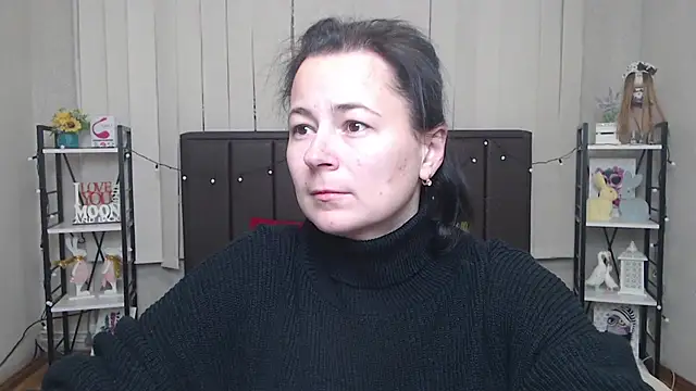 Snapshot of MarieSho chatting on 10.15.25 MarieSho online show from 10.15.25