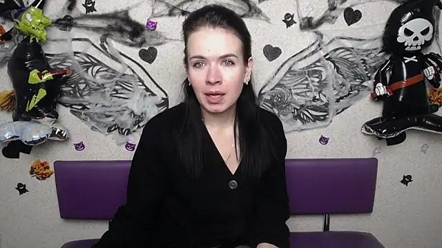 JasmineKouch online show from 10.18.25