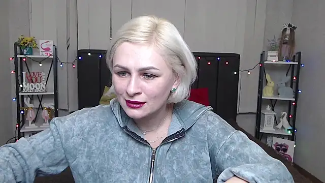 Snapshot of OliviaHorst chatting on 01.22.25 OliviaHorst online show from 01.22.25