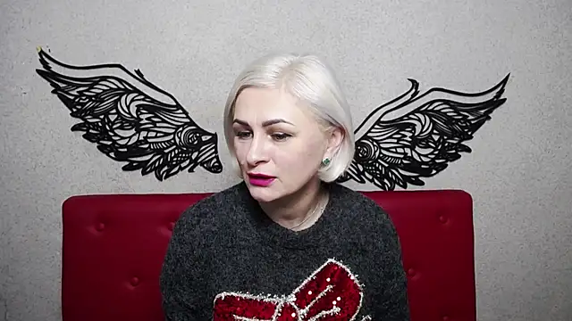 Snapshot of OliviaHorst chatting on 02.09.25 OliviaHorst online show from 02.09.25