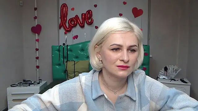 Snapshot of OliviaHorst chatting on 03.12.25 OliviaHorst online show from 03.12.25