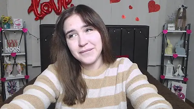 Snapshot of LauraHlot chatting on 02.16.25 LauraHlot online show from 02.16.25