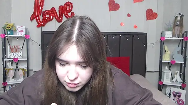 Snapshot of LauraHlot chatting on 02.25.25 LauraHlot online show from 02.25.25