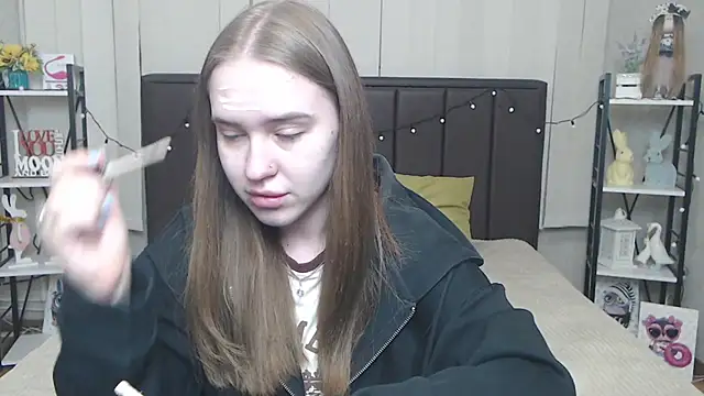 Snapshot of LauraHlot chatting on 09.13.25 LauraHlot online show from 09.13.25