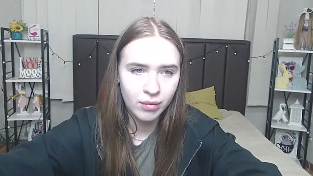 Snapshot of LauraHlot chatting on 09.16.25 LauraHlot online show from 09.16.25