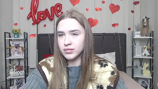 LauraHlot online show from 02.04.26