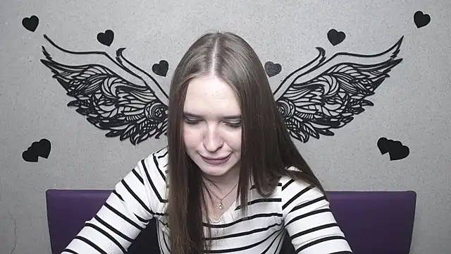 Snapshot of LauraHlot chatting on 04.18.26 LauraHlot online show from 04.18.26
