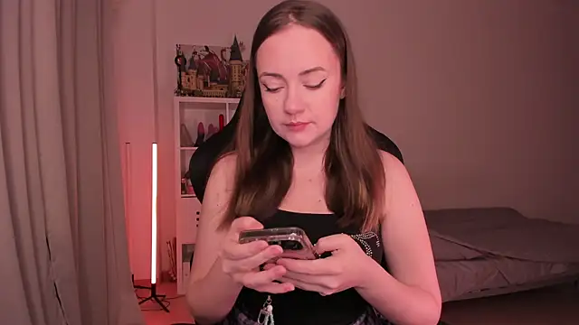 WalkingGirl online show from 02.04.25