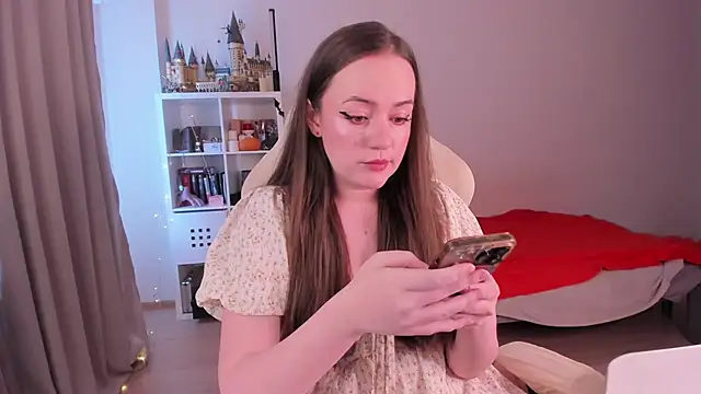 WalkingGirl online show from 10.18.25