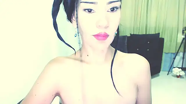 Snapshot of Stephanie520 chatting on 02.14.25 Stephanie520 online show from 02.14.25