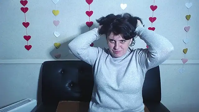 LuciaMii online show from 01.28.25