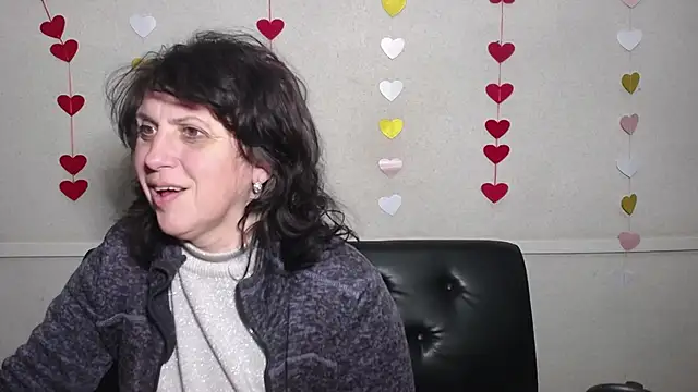 LuciaMii online show from 02.12.25