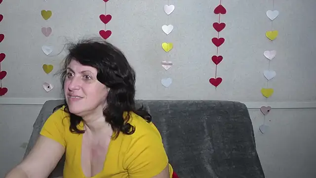 LuciaMii online show from 03.11.25