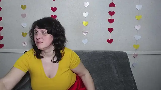 LuciaMii online show from 03.11.25