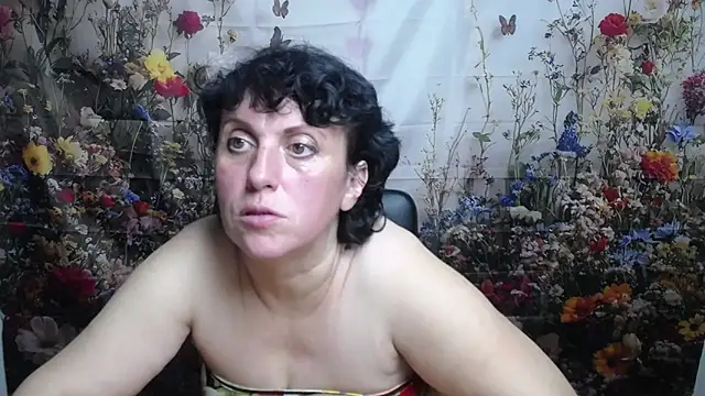 LuciaMii online show from 10.06.25