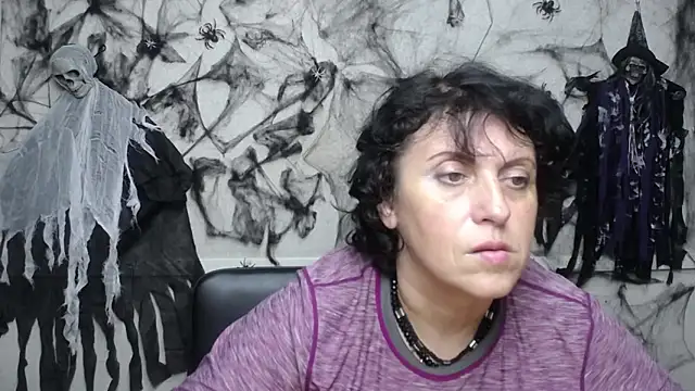 LuciaMii online show from 10.19.25