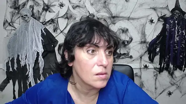 LuciaMii online show from 10.21.25