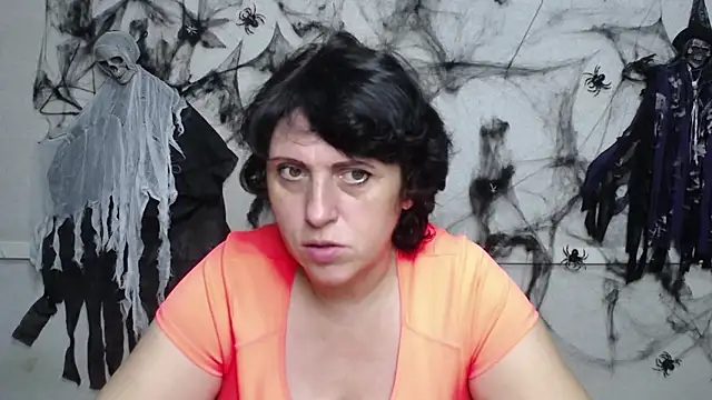 LuciaMii online show from 10.25.25