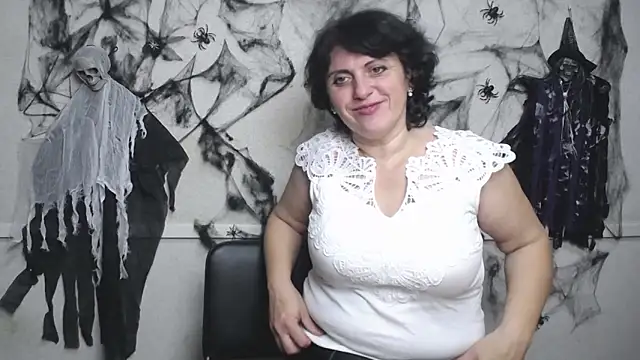 LuciaMii online show from 11.12.25