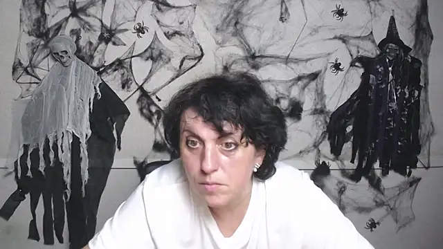 LuciaMii online show from 11.13.25