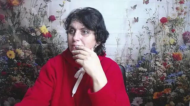 LuciaMii online show from 11.17.25