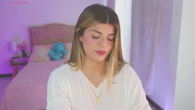Snapshot of Thamy_stark chatting on 02.25.25 Thamy stark online show from 02.25.25