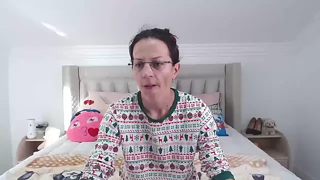 CatWoman0001 online show from 11.25.25