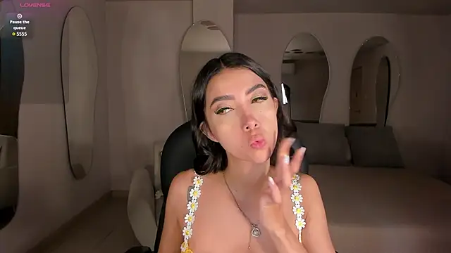 Snapshot of ValeriaVelvet chatting on 05.28.26 ValeriaVelvet online show from 05.28.26
