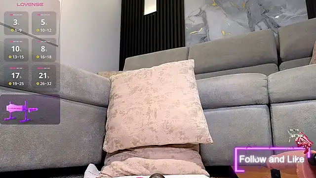 Snapshot of anellejones chatting on 11.07.25 anellejones online show from 11.07.25