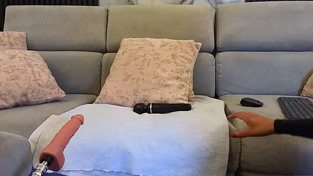 anellejones online show from 03.07.26