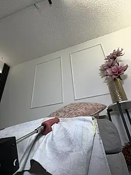 anellejones online show from 04.08.26