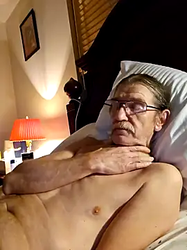 Snapshot of coolbrease10 chatting on 12.16.24 coolbrease10 online show from 12.16.24