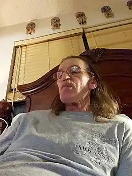 Snapshot of coolbrease10 chatting on 12.31.24 coolbrease10 online show from 12.31.24