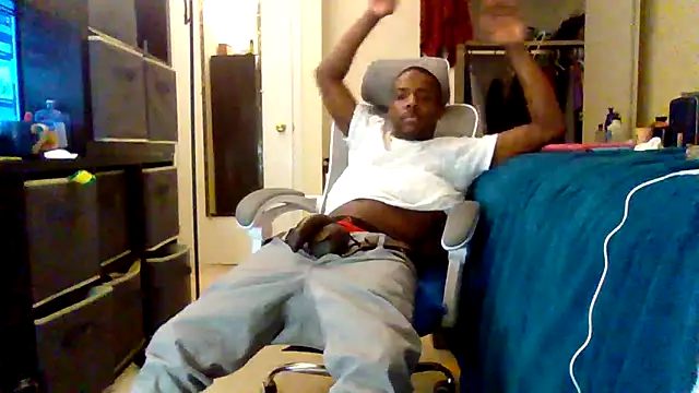 Snapshot of SirSubtrainer chatting on 02.11.25 SirSubtrainer online show from 02.11.25