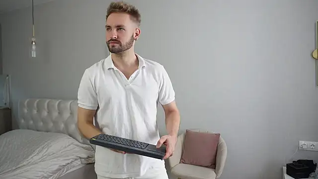 Snapshot of Nik_Sharp chatting on 04.14.26 Nik Sharp online show from 04.14.26