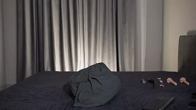 Nik Sharp online show from 05.13.26