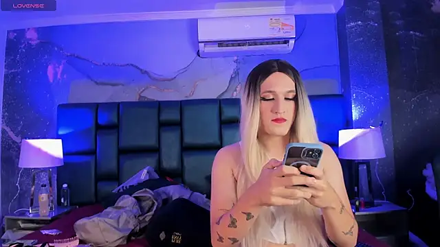 Snapshot of JESSI_NAOMI chatting on 02.04.25 JESSI NAOMI online show from 02.04.25