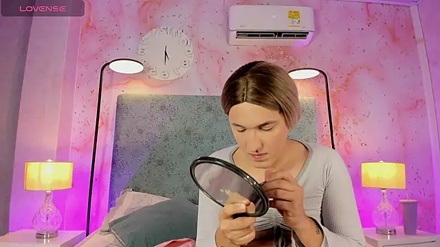 Snapshot of JESSI_NAOMI chatting on 11.04.25 JESSI NAOMI online show from 11.04.25