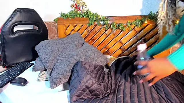 Scarlett diaz17 online show from 12.28.24