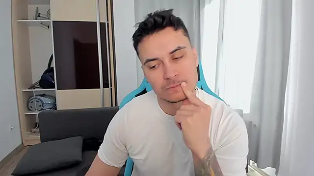 Snapshot of MatMalonne chatting on 03.13.26 MatMalonne online show from 03.13.26