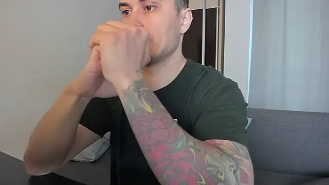 Snapshot of MatMalonne chatting on 04.08.26 MatMalonne online show from 04.08.26