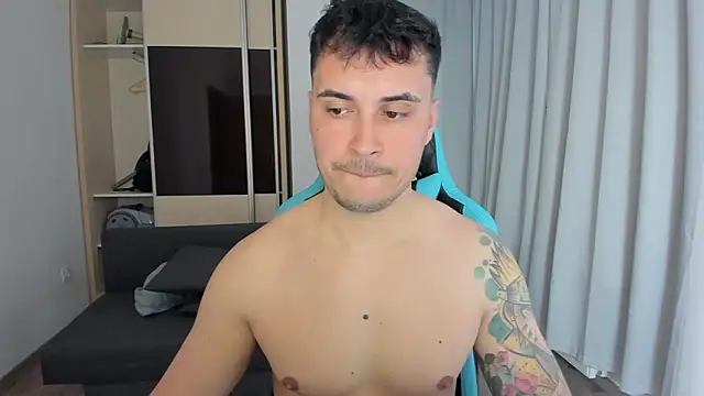 Snapshot of MatMalonne chatting on 04.11.26 MatMalonne online show from 04.11.26