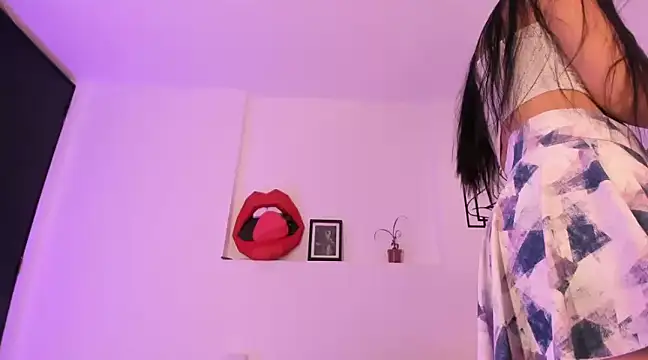 Snapshot of cloehonney chatting on 03.19.25 cloehonney online show from 03.19.25