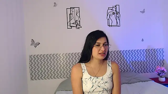 Snapshot of cloehonney chatting on 09.08.25 cloehonney online show from 09.08.25