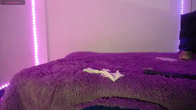 Laurenkenner  online show from 10.14.25