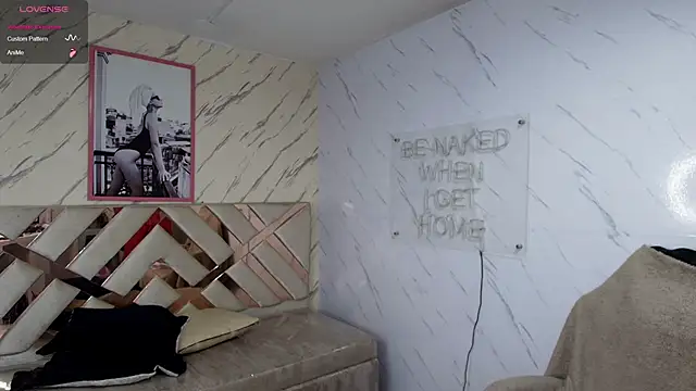 Snapshot of Tomoe_b chatting on 01.24.25 Tomoe b online show from 01.24.25