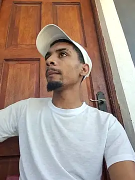 Snapshot of 29YOURZ_28_ chatting on 11.13.25 29YOURZ 28 online show from 11.13.25