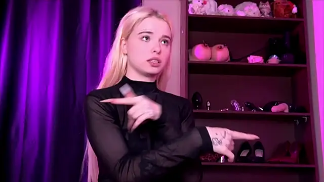 MisssLola online show from 01.05.25