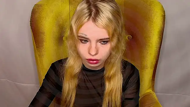 MisssLola online show from 10.26.25