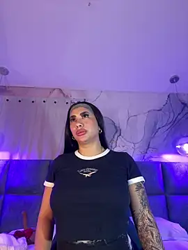 Snapshot of kiim_taaylor chatting on 12.21.25 kiim taaylor online show from 12.21.25